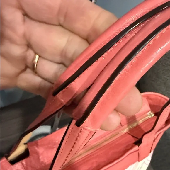 Coach set of 3 Coral and Cream shoulder bag wrestles , and card holder - Picture 9 of 17